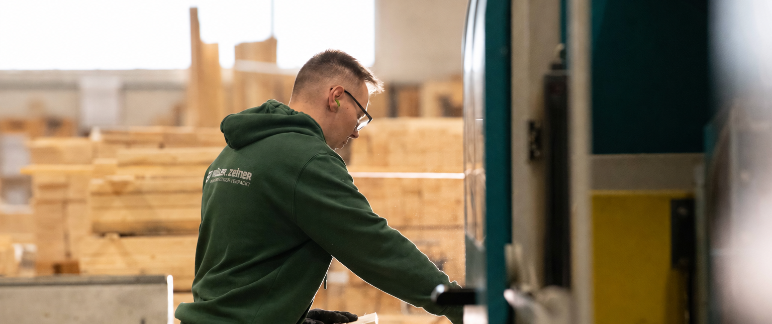Holzbearbeitung im Werk Wallenfels Müller Zeiner Industrieverpackungen